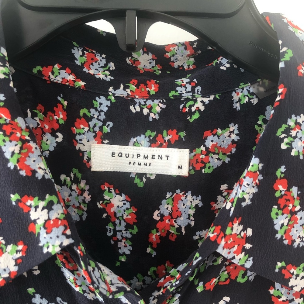 EQUIPMENT - floral flawless silk top